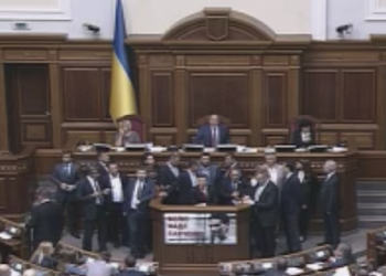 Депутаты-радикалы заблокировали трибуну Рады