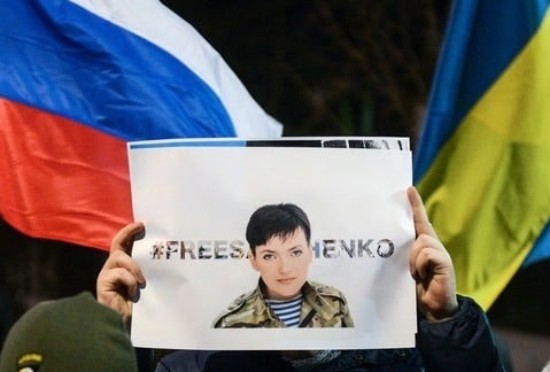 Соцопрос: более половины россиян одобрили обмен Савченко на ГРУшников
