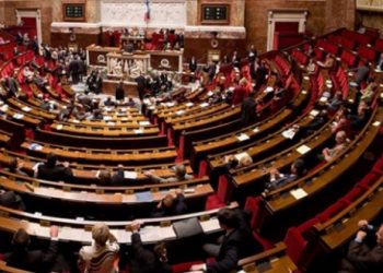 Во французском Сенате предлагают смягчить санкции против РФ