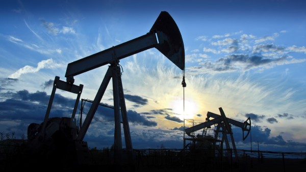 Ситуация в США и Британии влияет на снижение цен на нефть