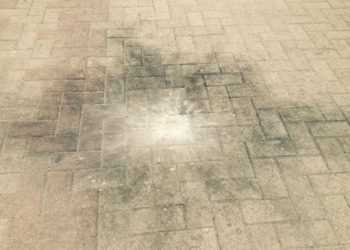 В Ровно во двор дома бросили гранату
