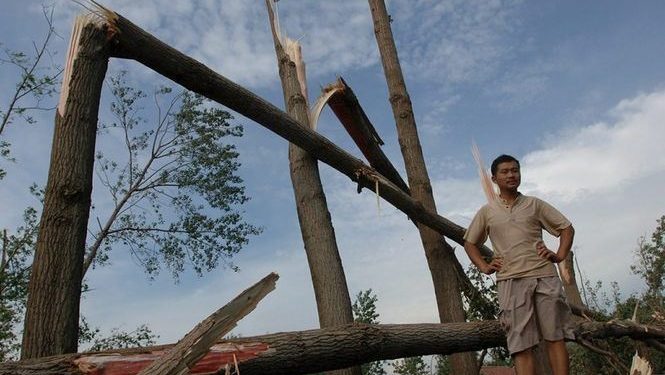 Жертвами торнадо в Китае стали более 50 человек