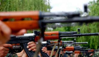 Школьников из ЛНР учили стрелять в лагере Минобороны России
