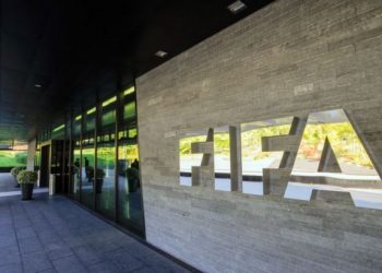 Экс-руководители ФИФА за 5 лет выплатили себе 80 млн долларов