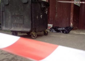 В Киеве женщина выбросила новорожденного малыша в мусоропровод