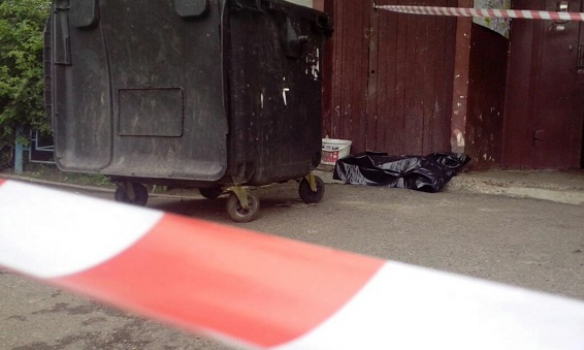 В Киеве женщина выбросила новорожденного малыша в мусоропровод