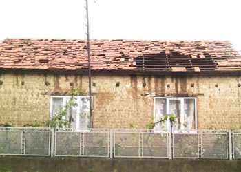 Град в Королево: В 90% домов разрушена крыша