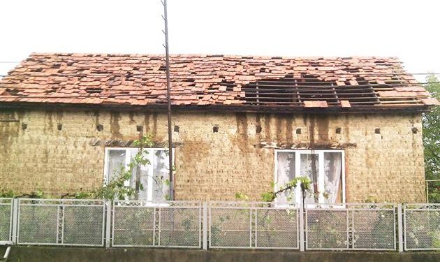 Град в Королево: В 90% домов разрушена крыша