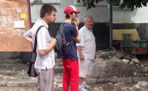 На Контрактовой площади в Киеве карниз здания упал на прохожих