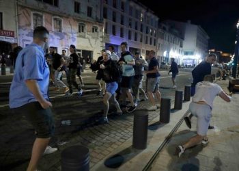 Английские фанаты снова устроили беспорядки в Марселе