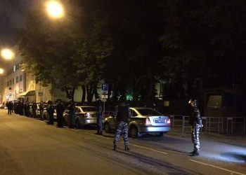 Ночью в Москве 200 человек напало на посольство Украины, - пресса