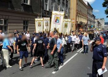 В Польше радикалы напала на марш украинцев