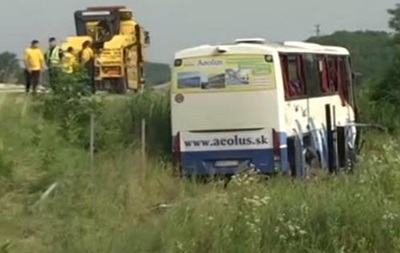 В Сербии автобус слетел с автотрассы, есть погибшие
