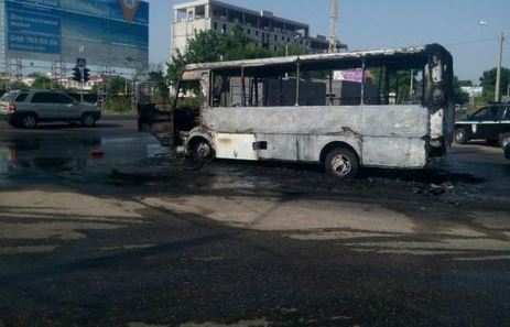 В Одессе водитель загоревшегося маршрутного такси выпрыгнул из него на ходу
