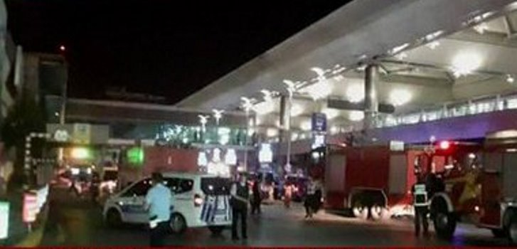 В аэропорту Стамбула произошли два взрыва