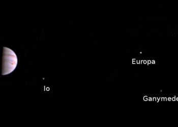 Опубликован первый снимок Юпитера с космического зонда Juno