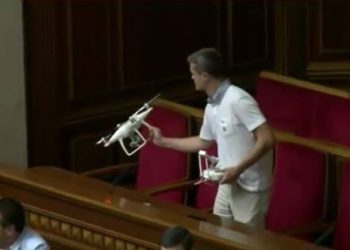 Нардеп Луценко запустил в Раде дрон, - опубликовано видео