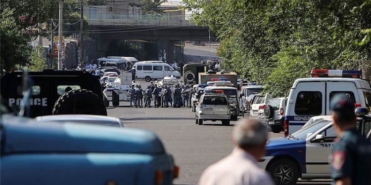 В Ереване из здания полиции освобождены все заложники