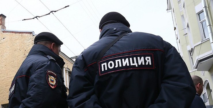 Неизвестный застрелил двух человек на севере Москвы