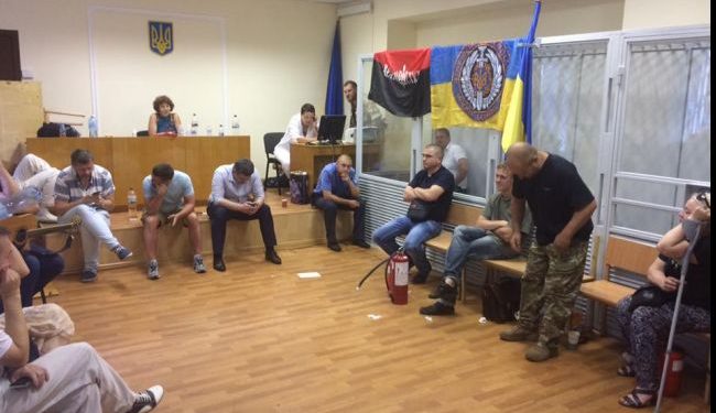 Активисты блокируют вывоз из суда комбата «Айдара»
