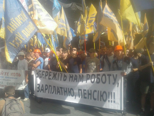 Тарифный марш «Азова» и шахтеров пикетирует Кабинет министров