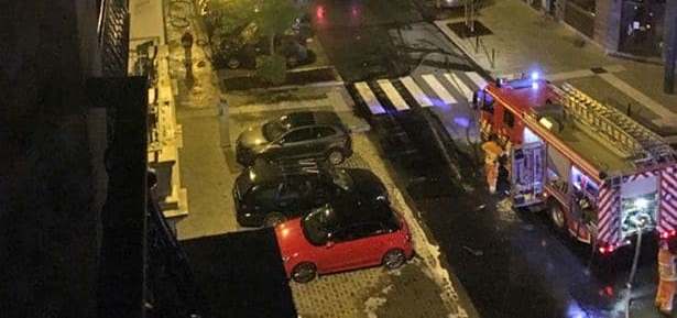 В Брюсселе произошли взрывы, сгорели автомобили