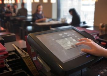 В Великобритании посетитель ресторана заплатил за свой ужин £1 млн