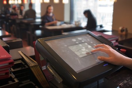 В Великобритании посетитель ресторана заплатил за свой ужин £1 млн