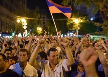 Протесты в Ереване: Оперативники задержали 50 человек около захваченного здания ППС