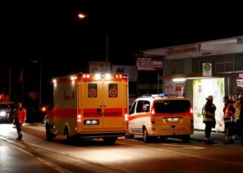 В Германии беженец напал на людей с ножом и топором