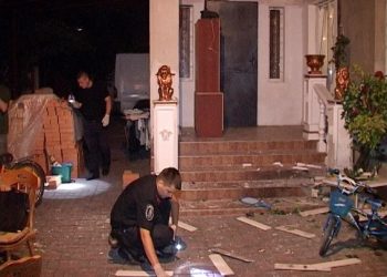 Во двор дома под Киевом бросили взрывчатку, - пресса