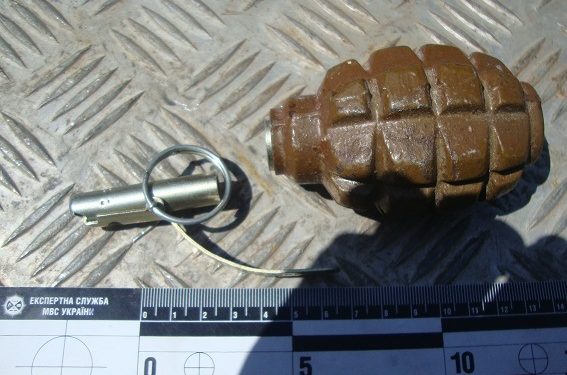 В Киеве нашли гранату в мусорном баке