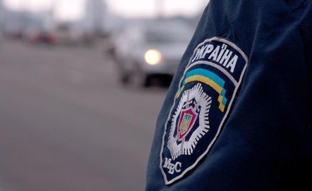 В Киеве полицейский побил дубинкой инвалида