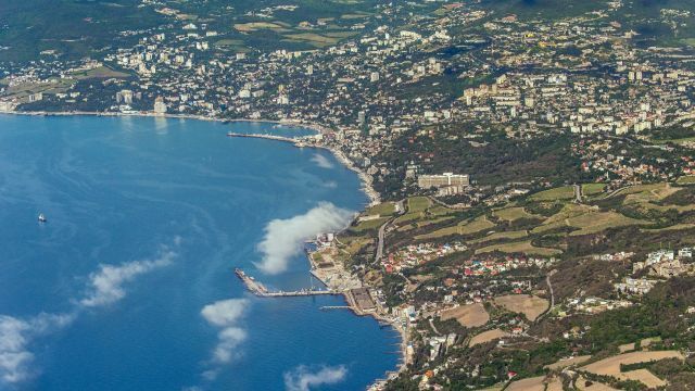 Украина направила РФ ноту протеста из-за визита Медведева в Крым