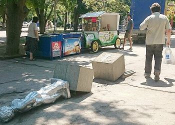 В Севастополе с постамента сбросили маленького Ленина