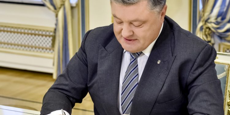 Порошенко заявил, что Украина может научить НАТО воевать с РФ