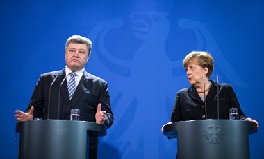 Порошенко рассказал Меркель о эскалации на Донбассе