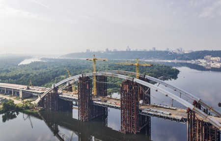 Два подростка упали с Подольского моста в Киеве