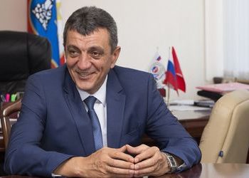 Глава Севастополя узнал о своем увольнении из прессы