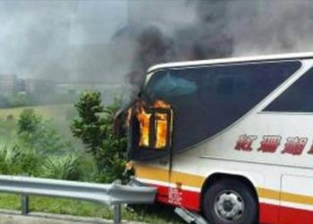 Жуткая авария: На Тайване туристы заживо сгорели в автобусе