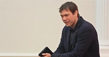 Суд отказался рассматривать дело против Олега Царева