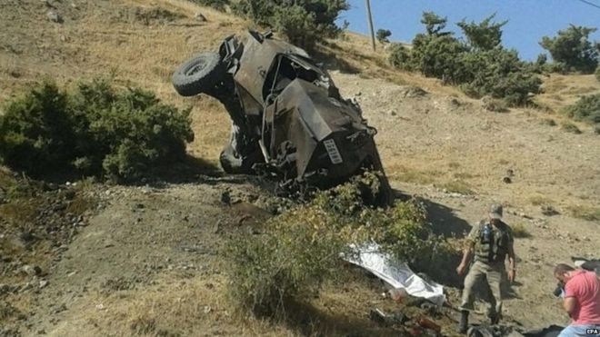 В Турции боевики взорвали авто с военными, есть погибшие
