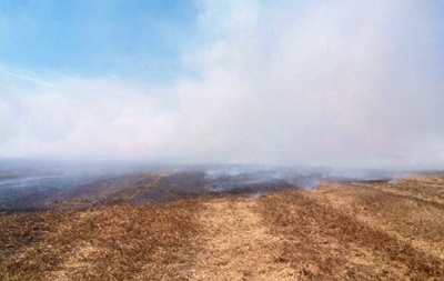 Солдаты отрицают взрывы снарядов на горящем полигоне