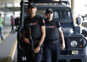 В Турции арестуют более 40 журналистов