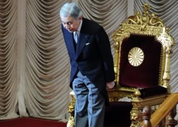 Император Японии обратился к народу