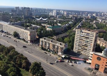 В соцсетях пишут о стрельбе и взрывах в центре Киева