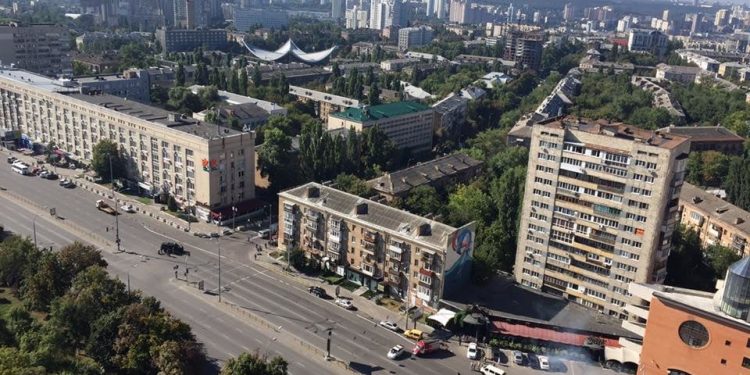 В соцсетях пишут о стрельбе и взрывах в центре Киева