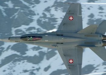 В Швейцарии во время полета исчез военный истребитель, - СМИ