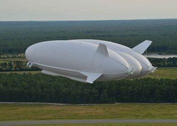 Самое большое воздушное судно в мире совершило полет