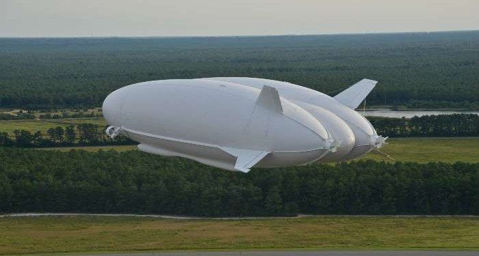 Самое большое воздушное судно в мире совершило полет